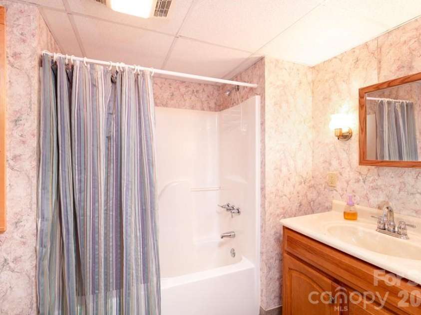 83 Daybreak Ridge, Sylva, NC 28779.  MLS# CAR4343228, YatesRealty ID 3571. 