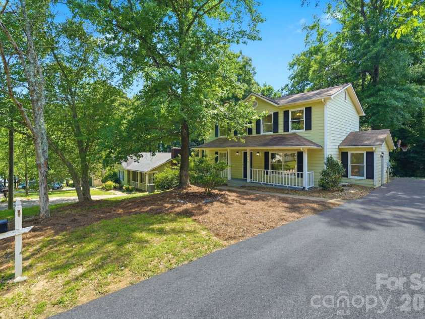 2819 Royal Ridge Lane, Charlotte, NC 28212.  MLS# CAR4387497, YatesRealty ID 35710. 