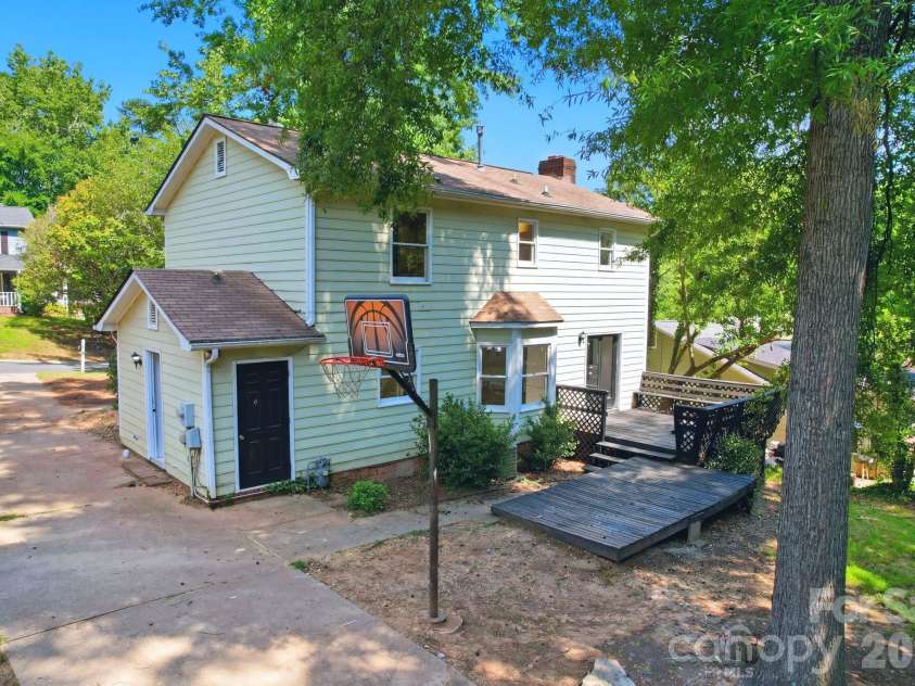 2819 Royal Ridge Lane, Charlotte, NC 28212.  MLS# CAR4387497, YatesRealty ID 35710. 