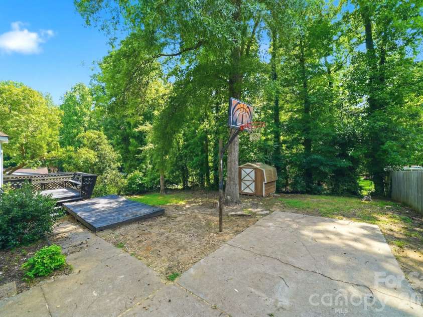 2819 Royal Ridge Lane, Charlotte, NC 28212.  MLS# CAR4387497, YatesRealty ID 35710. 