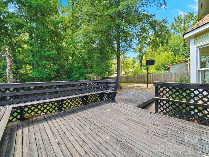 2819 Royal Ridge Lane, Charlotte, NC 28212.  MLS# CAR4387497, YatesRealty ID 35710. 