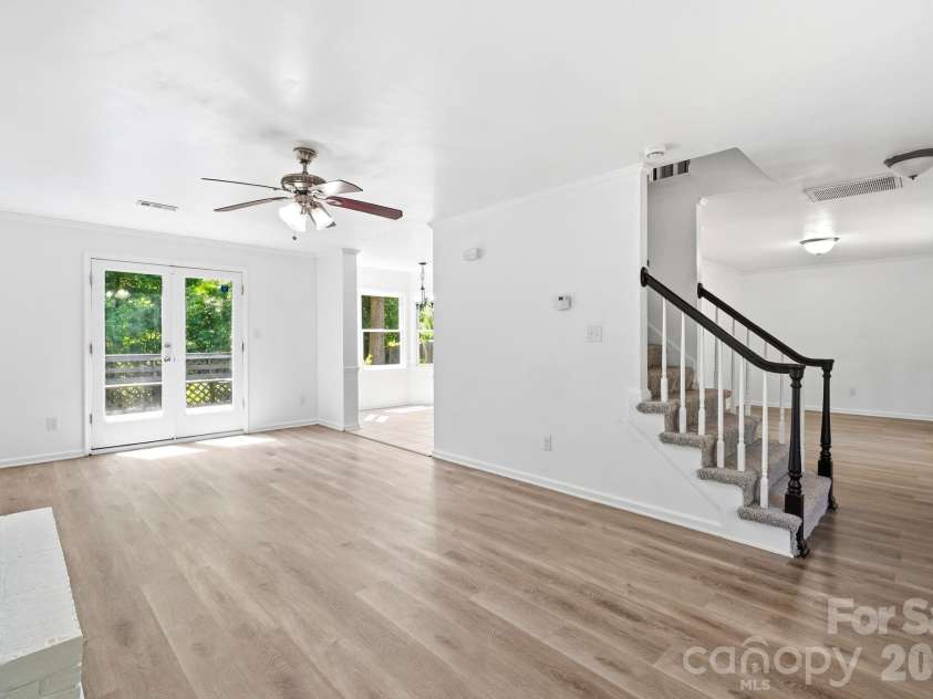 2819 Royal Ridge Lane, Charlotte, NC 28212.  MLS# CAR4387497, YatesRealty ID 35710. 