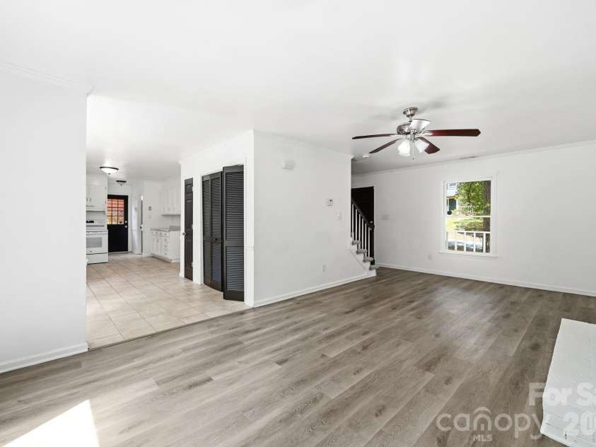 2819 Royal Ridge Lane, Charlotte, NC 28212.  MLS# CAR4387497, YatesRealty ID 35710. 