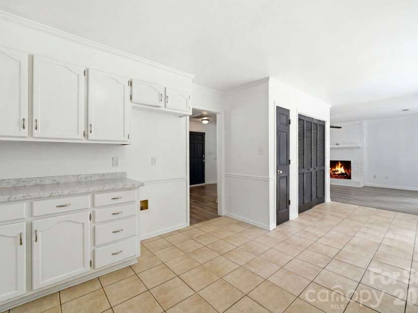 2819 Royal Ridge Lane, Charlotte, NC 28212.  MLS# CAR4387497, YatesRealty ID 35710. 