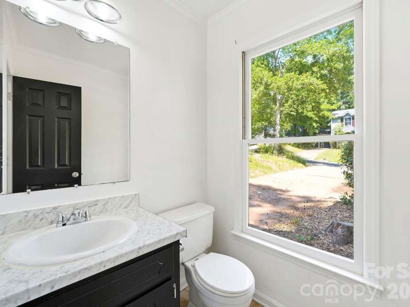 2819 Royal Ridge Lane, Charlotte, NC 28212.  MLS# CAR4387497, YatesRealty ID 35710. 