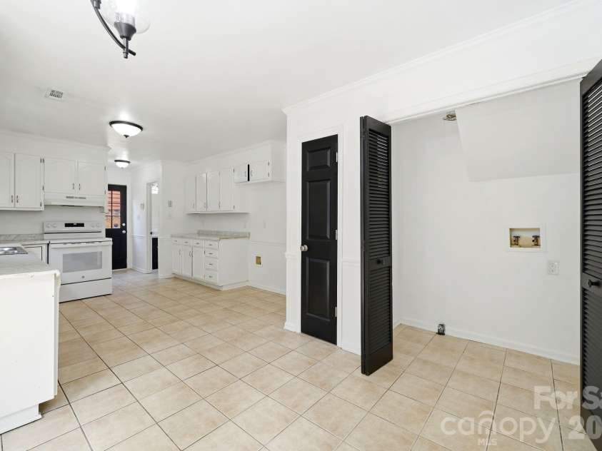 2819 Royal Ridge Lane, Charlotte, NC 28212.  MLS# CAR4387497, YatesRealty ID 35710. 