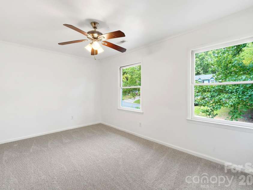 2819 Royal Ridge Lane, Charlotte, NC 28212.  MLS# CAR4387497, YatesRealty ID 35710. 