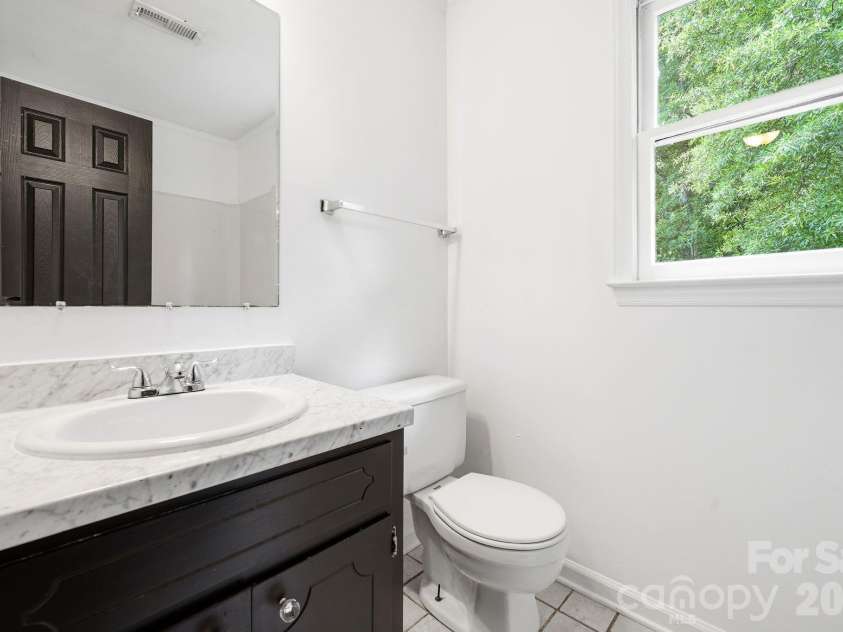 2819 Royal Ridge Lane, Charlotte, NC 28212.  MLS# CAR4387497, YatesRealty ID 35710. 