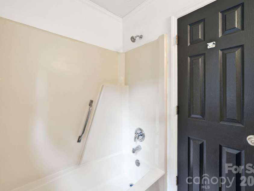 2819 Royal Ridge Lane, Charlotte, NC 28212.  MLS# CAR4387497, YatesRealty ID 35710. 