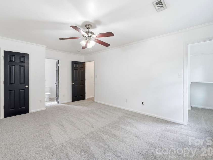 2819 Royal Ridge Lane, Charlotte, NC 28212.  MLS# CAR4387497, YatesRealty ID 35710. 