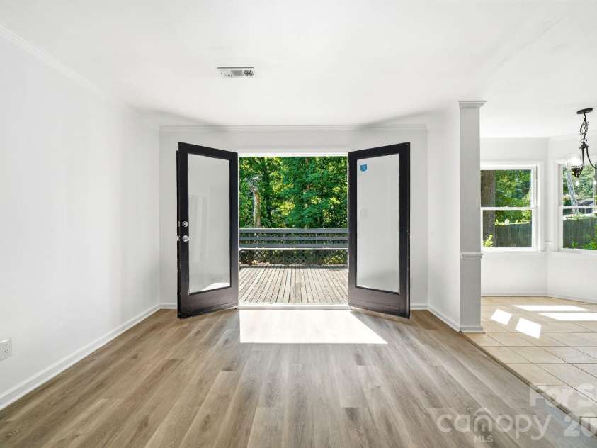 2819 Royal Ridge Lane, Charlotte, NC 28212.  MLS# CAR4387497, YatesRealty ID 35710. 