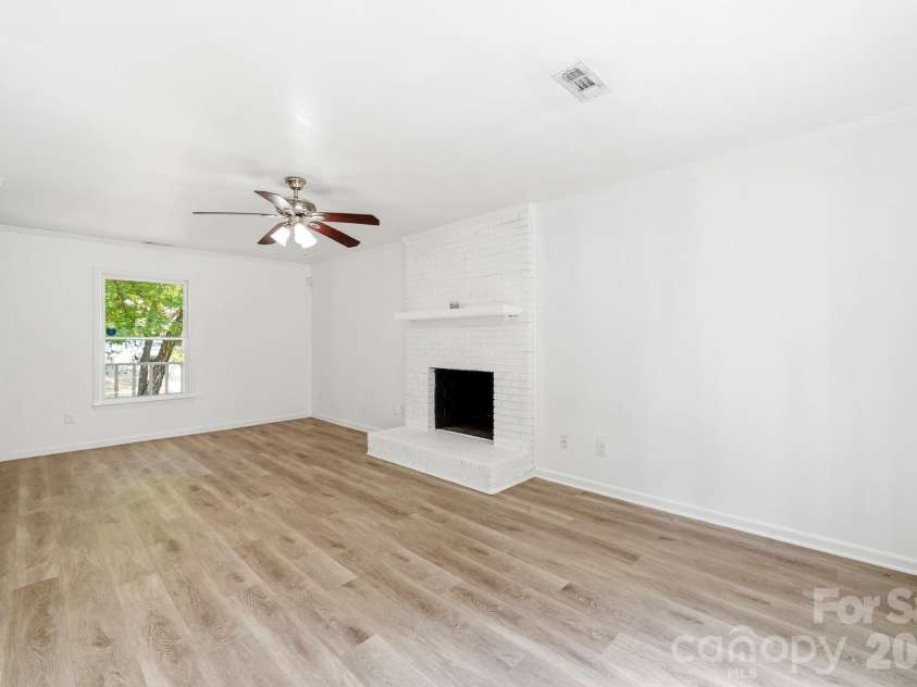 2819 Royal Ridge Lane, Charlotte, NC 28212.  MLS# CAR4387497, YatesRealty ID 35710. 