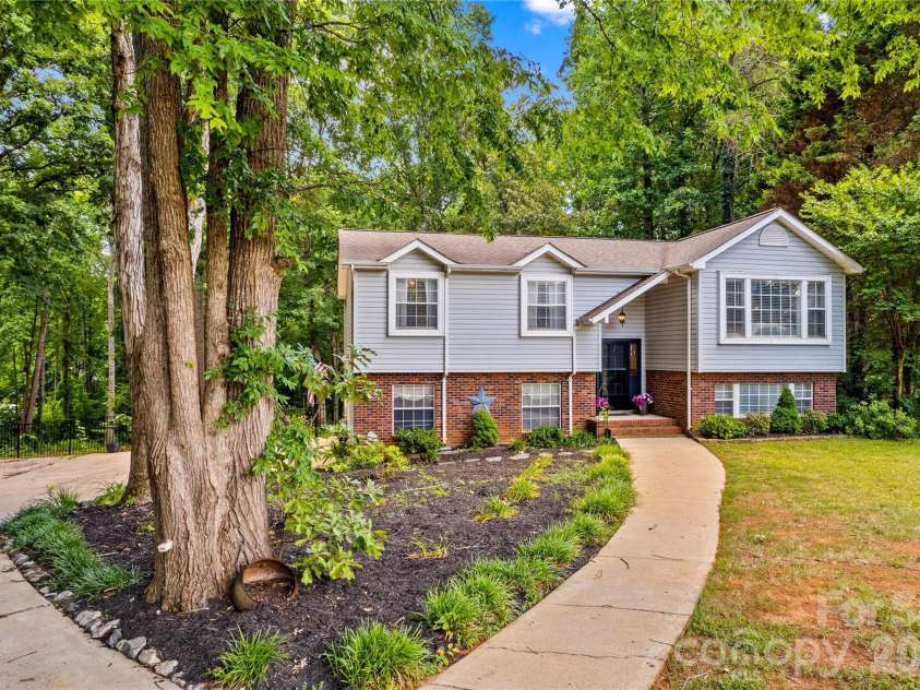 135 Chapel Court, Salisbury, NC 28147.  MLS# CAR4396622, YatesRealty ID 35713. 