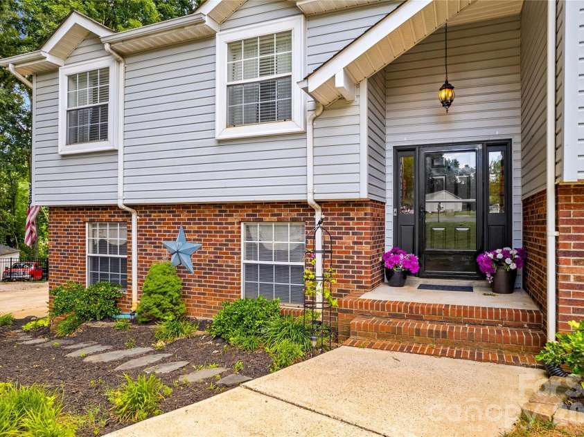 135 Chapel Court, Salisbury, NC 28147.  MLS# CAR4396622, YatesRealty ID 35713. 