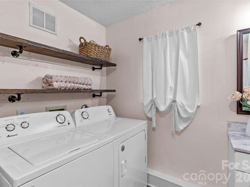 135 Chapel Court, Salisbury, NC 28147.  MLS# CAR4396622, YatesRealty ID 35713. 