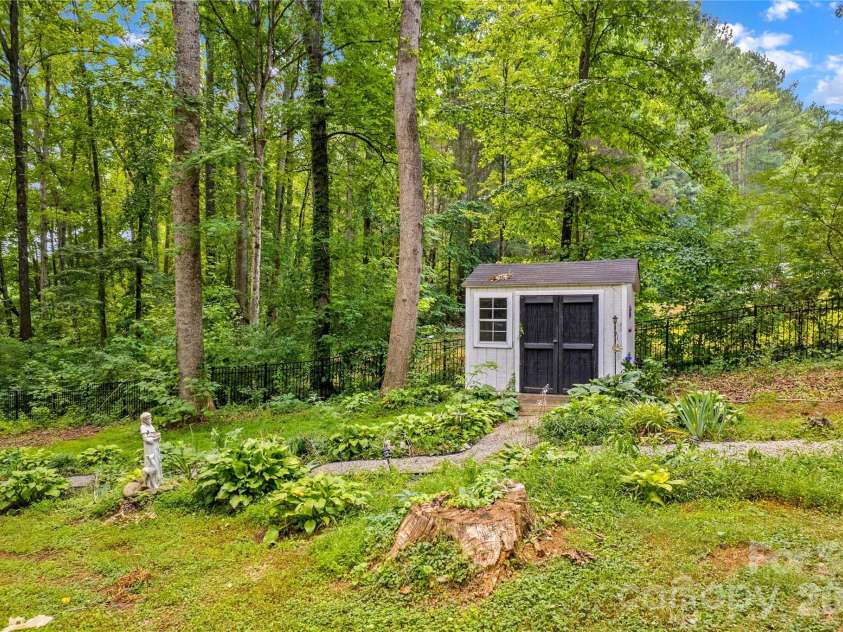 135 Chapel Court, Salisbury, NC 28147.  MLS# CAR4396622, YatesRealty ID 35713. 