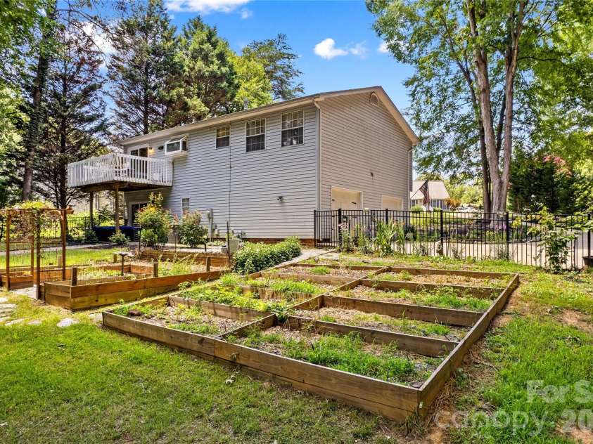 135 Chapel Court, Salisbury, NC 28147.  MLS# CAR4396622, YatesRealty ID 35713. 