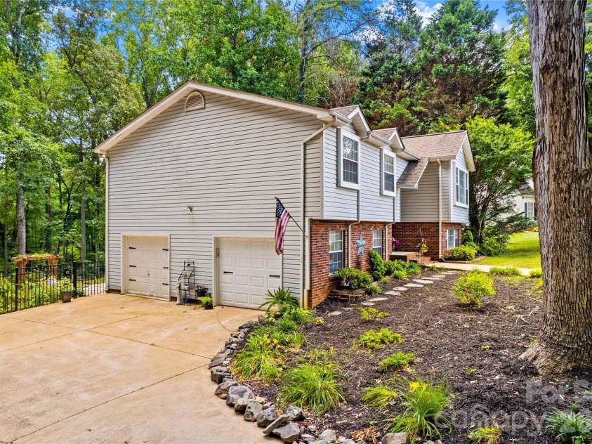 135 Chapel Court, Salisbury, NC 28147.  MLS# CAR4396622, YatesRealty ID 35713. 