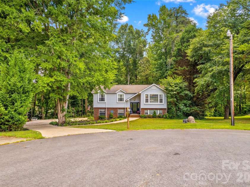 135 Chapel Court, Salisbury, NC 28147.  MLS# CAR4396622, YatesRealty ID 35713. 