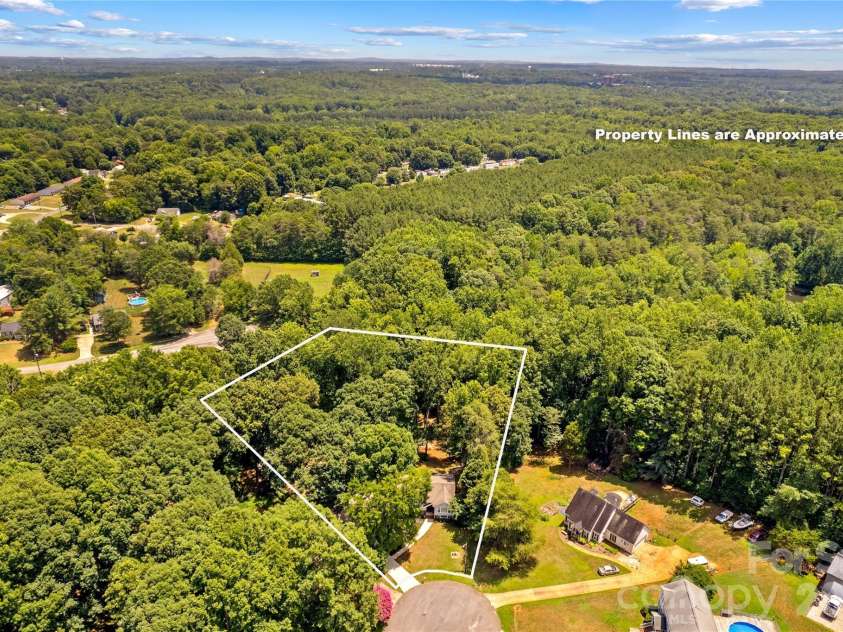 135 Chapel Court, Salisbury, NC 28147.  MLS# CAR4396622, YatesRealty ID 35713. 