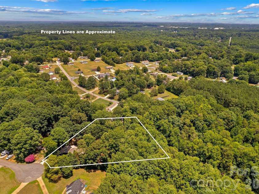 135 Chapel Court, Salisbury, NC 28147.  MLS# CAR4396622, YatesRealty ID 35713. 