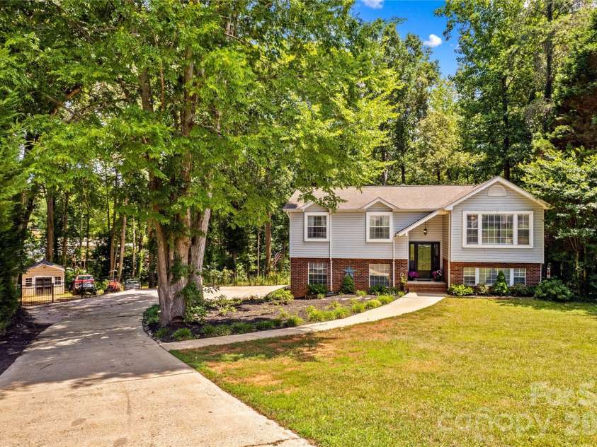 135 Chapel Court, Salisbury, NC 28147.  MLS# CAR4396622, YatesRealty ID 35713. 