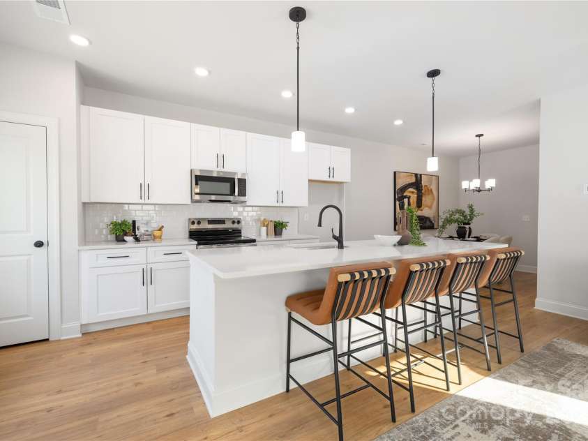 4817 Victoria Avenue, Charlotte, NC 28269.  MLS# CAR4242314, YatesRealty ID 35713. 