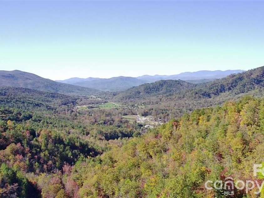 452 Wilderness Drive, Marion, NC 28752.  MLS# CAR4401461, YatesRealty ID 35714. 