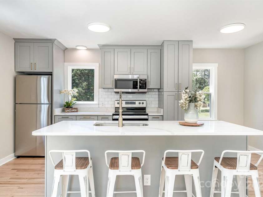 504 Hawthorne Street, Mount Holly, NC 28120.  MLS# CAR4247030, YatesRealty ID 35714. 