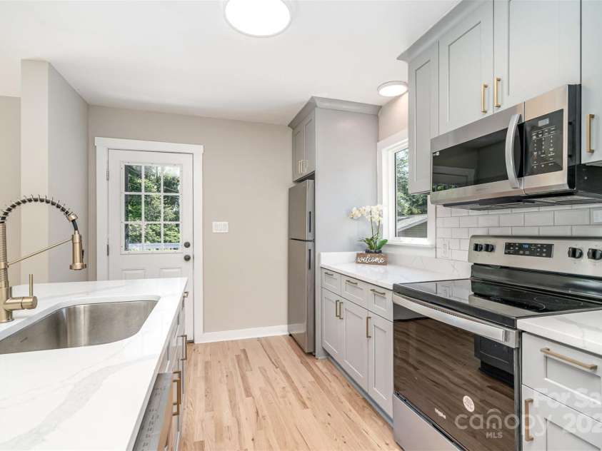 504 Hawthorne Street, Mount Holly, NC 28120.  MLS# CAR4247030, YatesRealty ID 35714. 