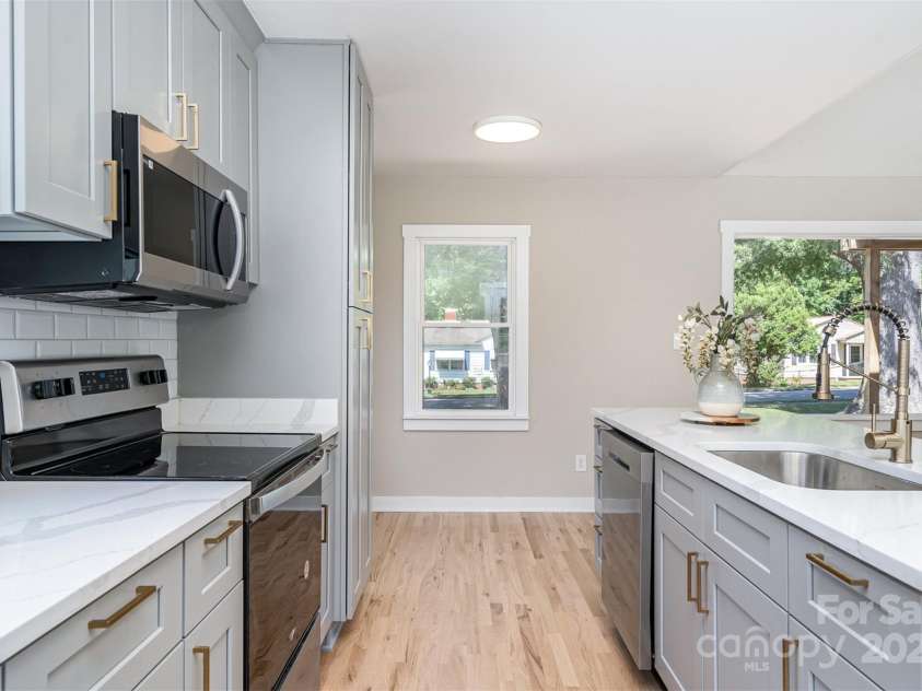 504 Hawthorne Street, Mount Holly, NC 28120.  MLS# CAR4247030, YatesRealty ID 35714. 