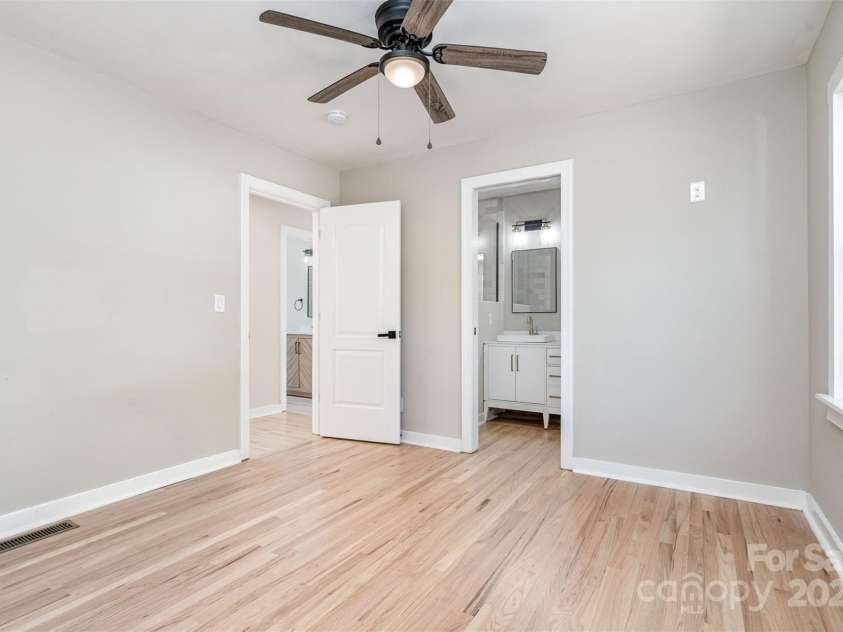 504 Hawthorne Street, Mount Holly, NC 28120.  MLS# CAR4247030, YatesRealty ID 35714. 