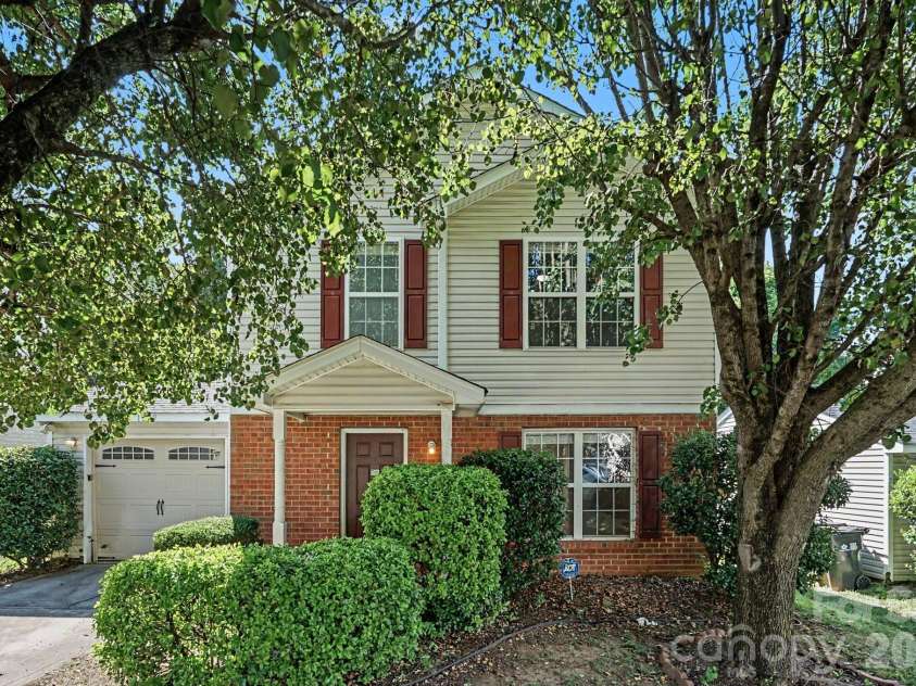 1029 Jordans Pond Lane, Charlotte, NC 28214.  MLS# CAR4395979, YatesRealty ID 35715. 