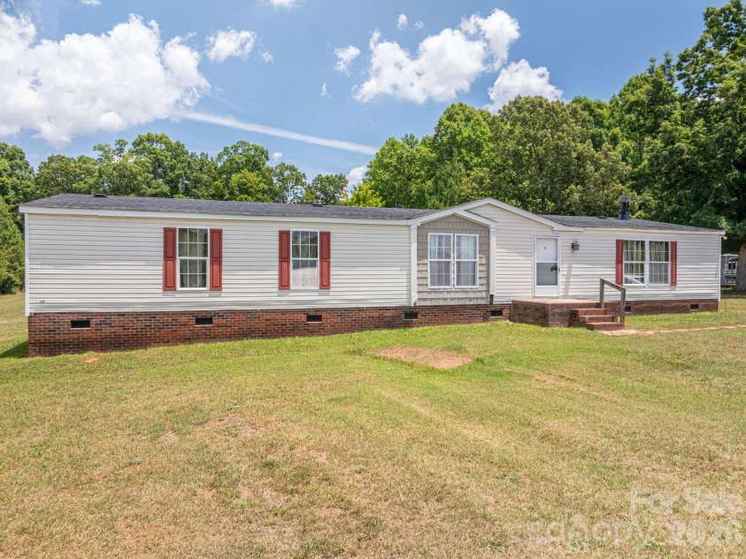 5047 Southbrook Drive, Kings Mountain, NC 28086.  MLS# CAR4400048, YatesRealty ID 35716. 