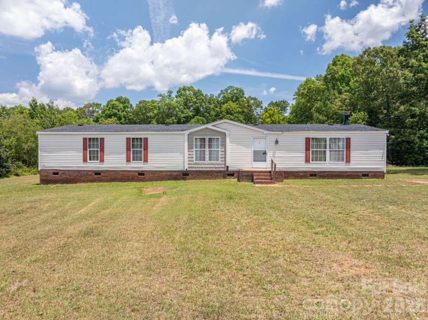 5047 Southbrook Drive, Kings Mountain, NC 28086.  MLS# CAR4400048, YatesRealty ID 35716. 