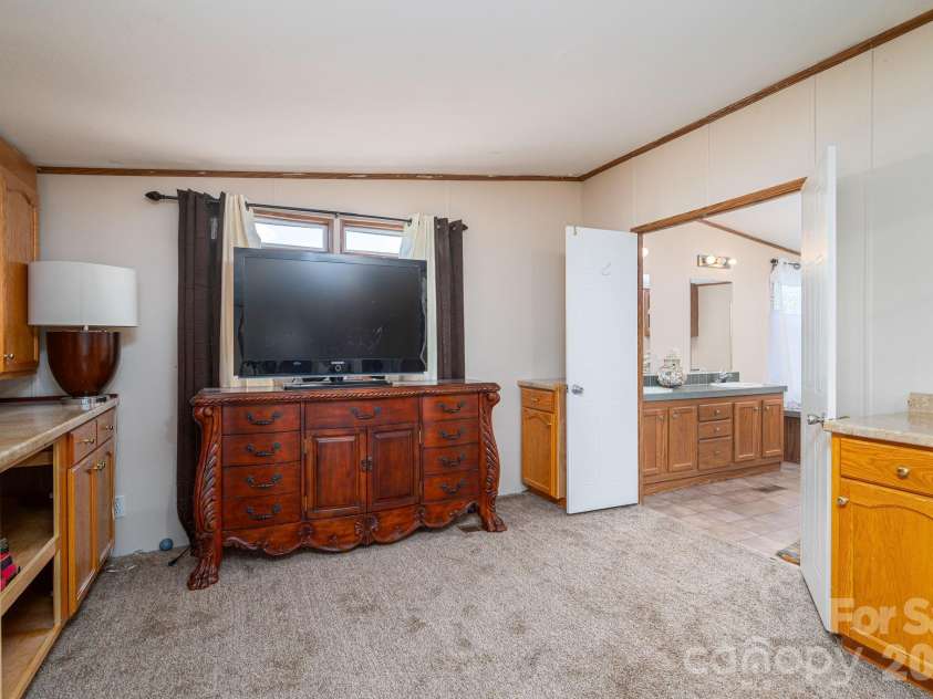 5047 Southbrook Drive, Kings Mountain, NC 28086.  MLS# CAR4400048, YatesRealty ID 35716. 