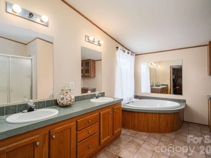 5047 Southbrook Drive, Kings Mountain, NC 28086.  MLS# CAR4400048, YatesRealty ID 35716. 