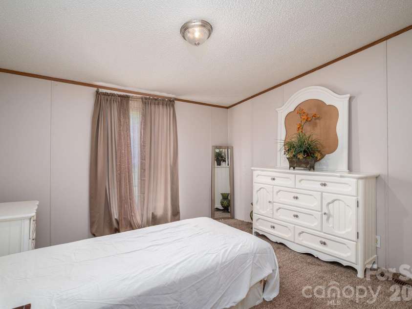 5047 Southbrook Drive, Kings Mountain, NC 28086.  MLS# CAR4400048, YatesRealty ID 35716. 