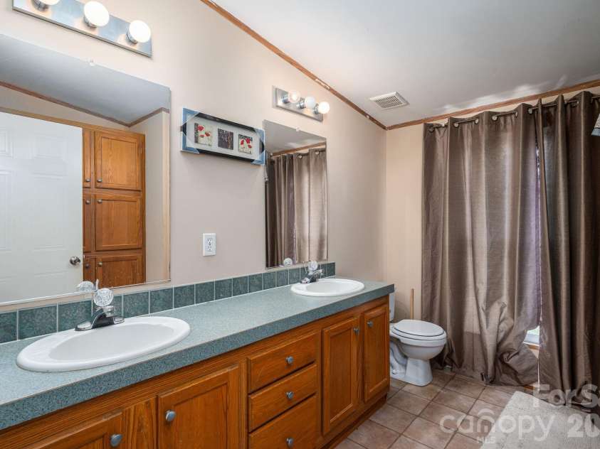5047 Southbrook Drive, Kings Mountain, NC 28086.  MLS# CAR4400048, YatesRealty ID 35716. 