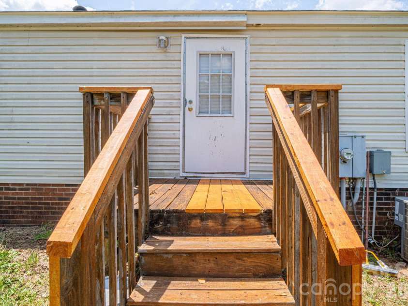 5047 Southbrook Drive, Kings Mountain, NC 28086.  MLS# CAR4400048, YatesRealty ID 35716. 