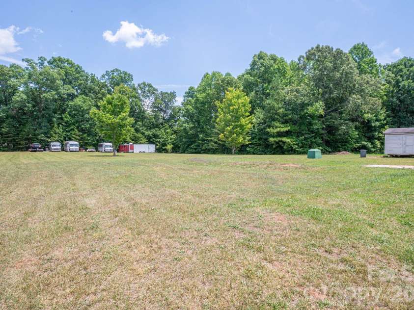 5047 Southbrook Drive, Kings Mountain, NC 28086.  MLS# CAR4400048, YatesRealty ID 35716. 