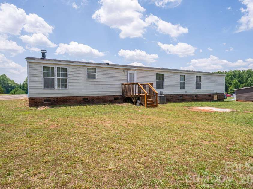 5047 Southbrook Drive, Kings Mountain, NC 28086.  MLS# CAR4400048, YatesRealty ID 35716. 