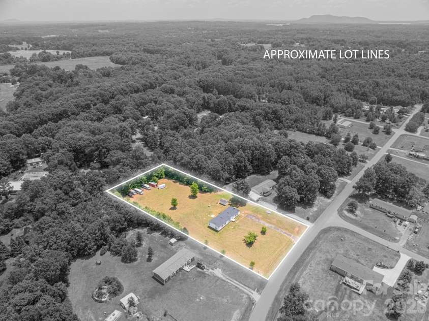 5047 Southbrook Drive, Kings Mountain, NC 28086.  MLS# CAR4400048, YatesRealty ID 35716. 