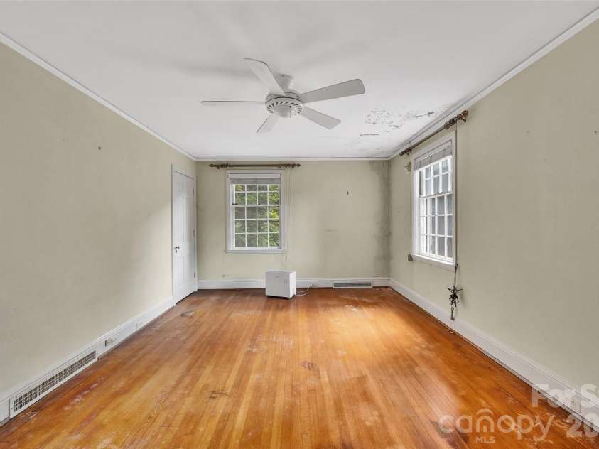 333 Chestnut Street, Troy, NC 27371.  MLS# CAR4397678, YatesRealty ID 35719. 2nd floor bedroom #1