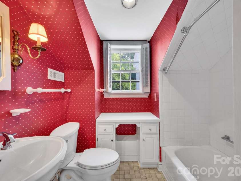 333 Chestnut Street, Troy, NC 27371.  MLS# CAR4397678, YatesRealty ID 35719. 3rd bathroom on 2nd floor