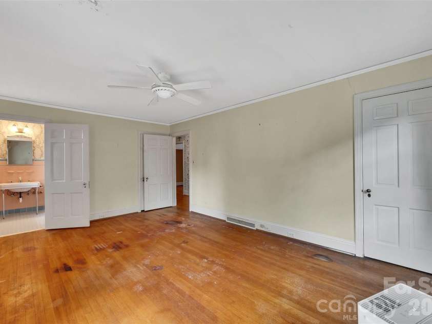 333 Chestnut Street, Troy, NC 27371.  MLS# CAR4397678, YatesRealty ID 35719. 