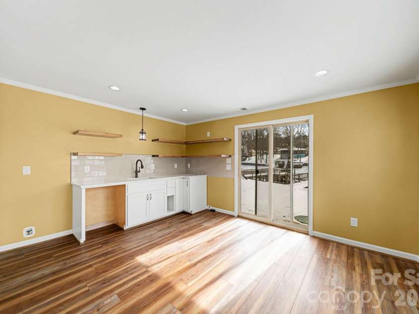 243 Shore Lane, Lexington, NC 27292.  MLS# CAR4343501, YatesRealty ID 3572. 