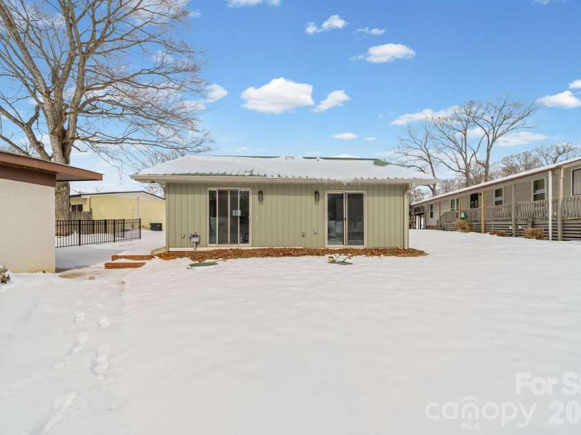 243 Shore Lane, Lexington, NC 27292.  MLS# CAR4343501, YatesRealty ID 3572. 