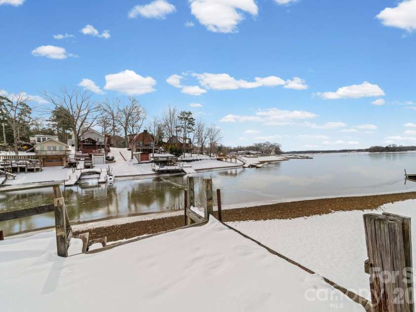 243 Shore Lane, Lexington, NC 27292.  MLS# CAR4343501, YatesRealty ID 3572. 