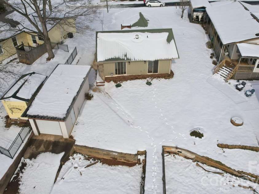 243 Shore Lane, Lexington, NC 27292.  MLS# CAR4343501, YatesRealty ID 3572. 